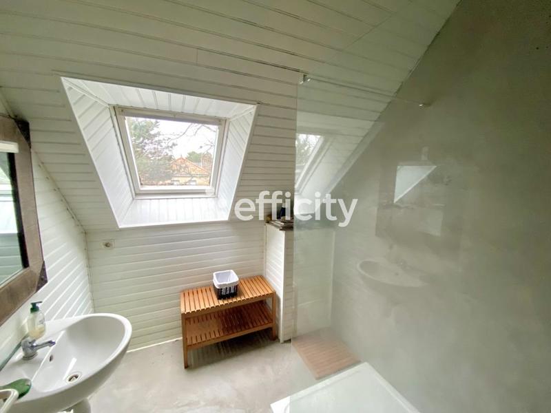 Maison - 236 m² - 7 pièces