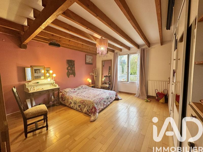 Maison - 240 m² - 9 pièces