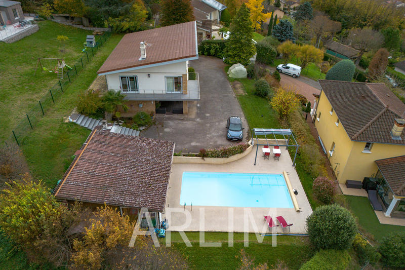 Maison - 141 m² - 9 pièces