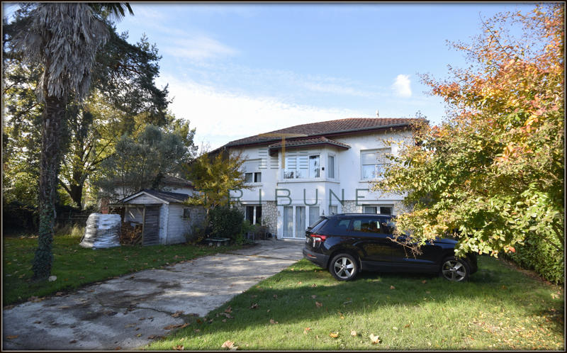 Maison - 220 m² - 7 pièces