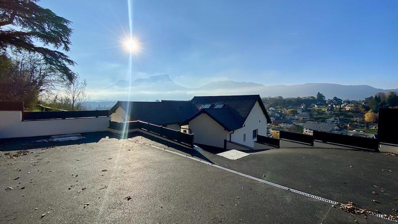 Maison - 240 m² - 6 pièces