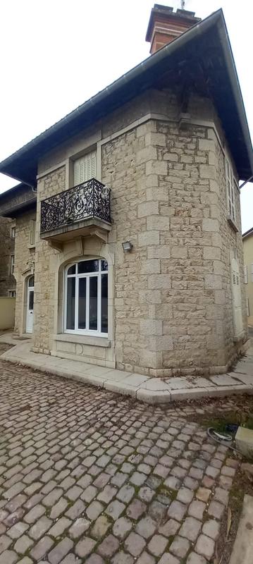 Maison - 300 m² - 6 pièces