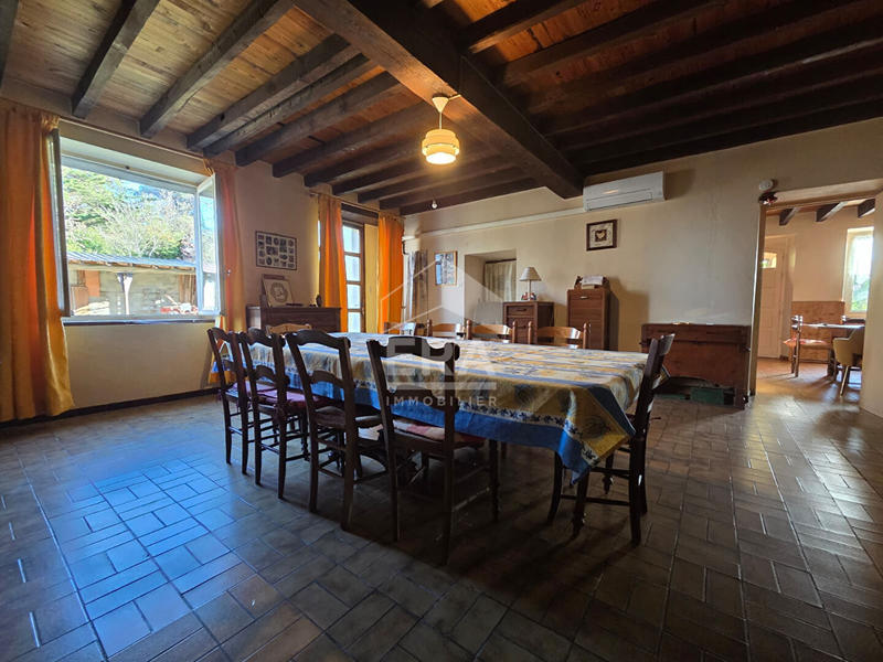 Maison - 166 m² - 7 pièces