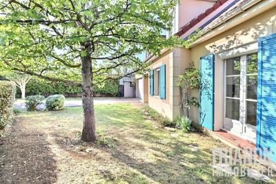 Maison - 243 m² - 9 pièces