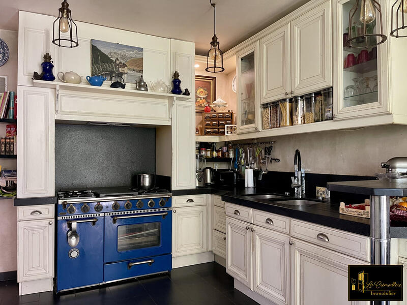 Maison traditionnelle - 226 m² - 7 pièces