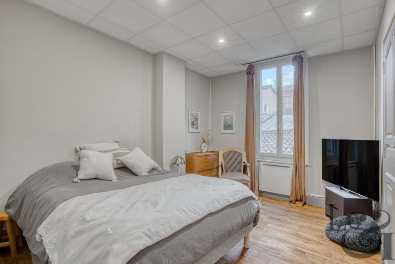 Maison - 220 m² - 5 pièces