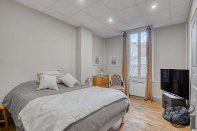 Maison - 220 m² - 5 pièces