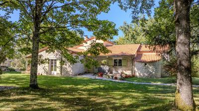 Maison - 185 m² - 5 pièces