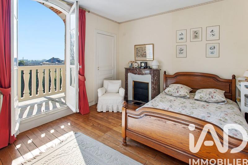 Maison - 302 m² - 12 pièces