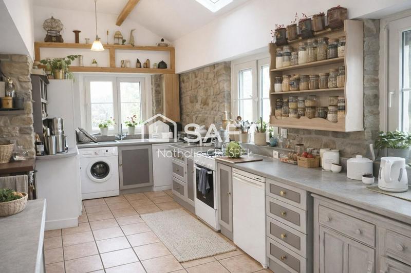 Propriété - 180 m² - 11 pièces