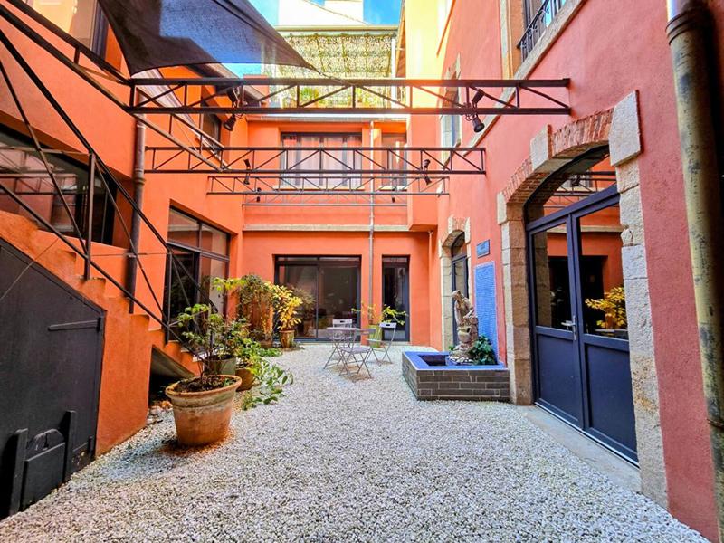 Maison - 460 m² - 13 pièces