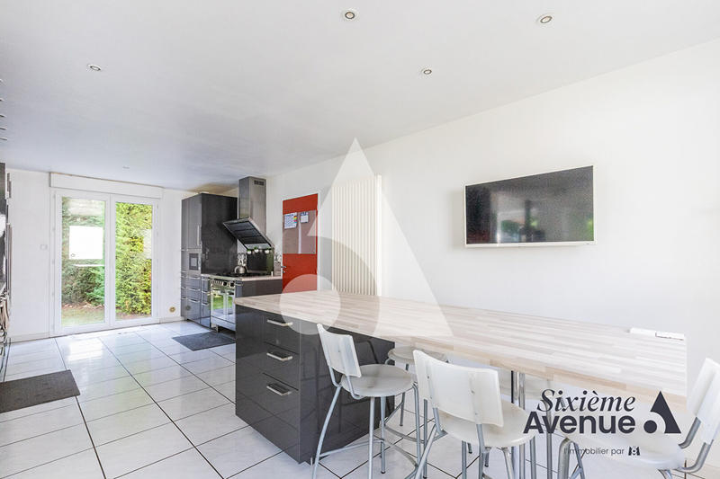 Maison - 195 m² - 6 pièces