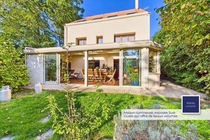 Maison - 266 m² - 9 pièces