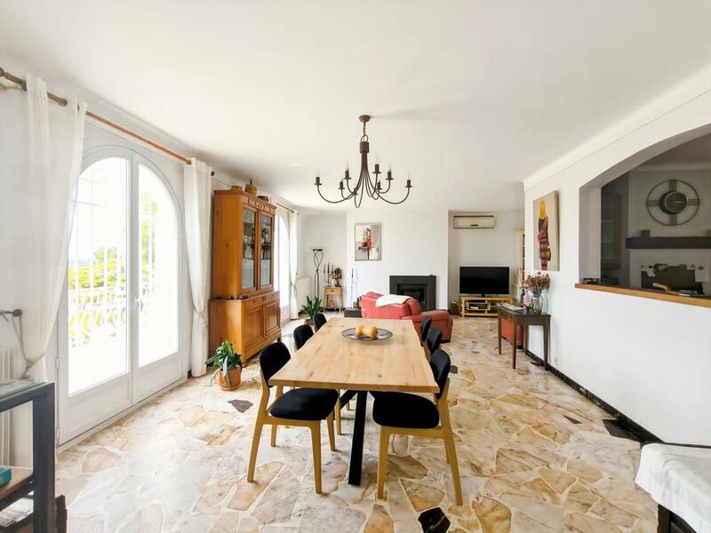 Propriété - 224 m² - 9 pièces