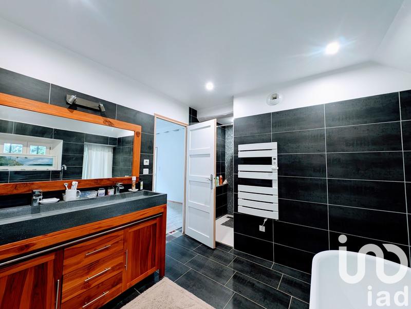 Maison - 210 m² - 6 pièces