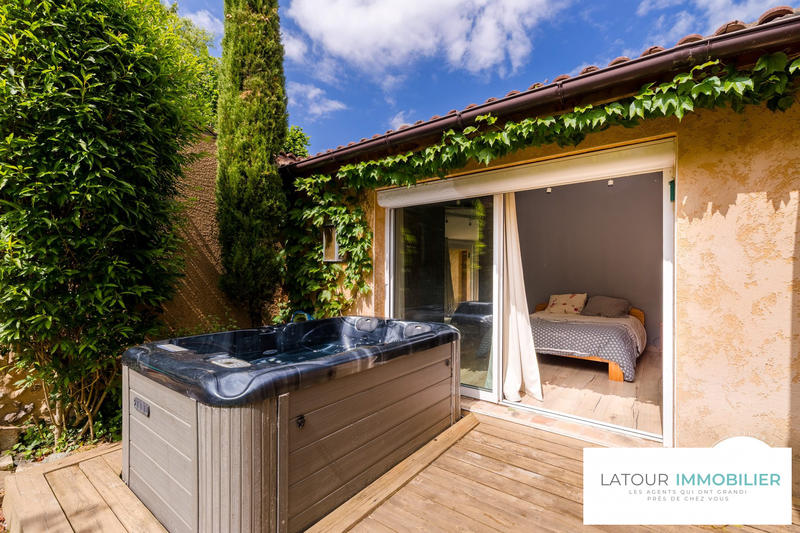 Maison - 220 m² - 10 pièces