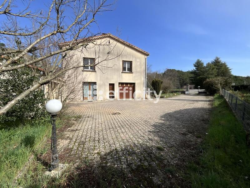 Villa - 249 m² - 13 pièces