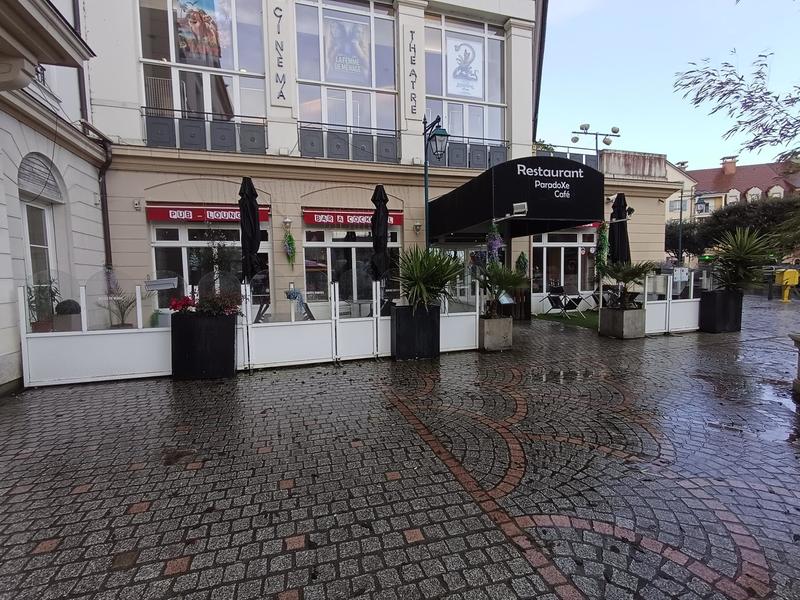 Local commercial - 310 m² - 7 pièces