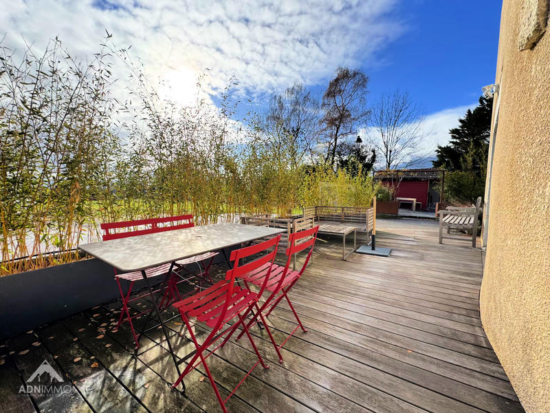 Maison - 280 m² - 6 pièces