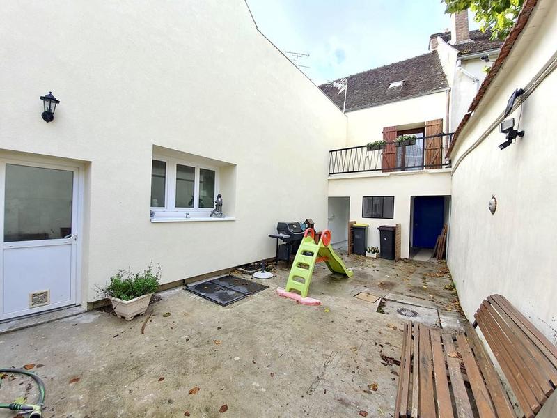 Maison - 230 m² - 7 pièces