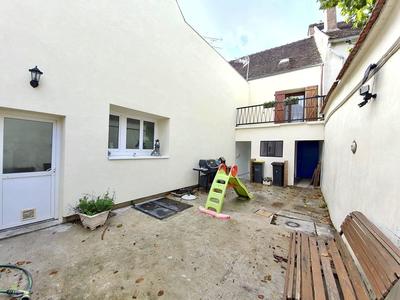 Maison - 230 m² - 7 pièces