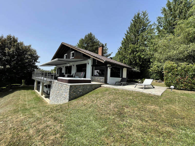 Maison - 228 m² - 7 pièces