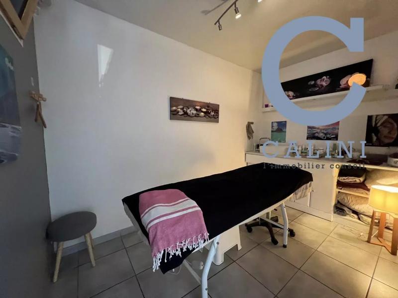 Beauté / Bien-être - 46 m² - 4 pièces