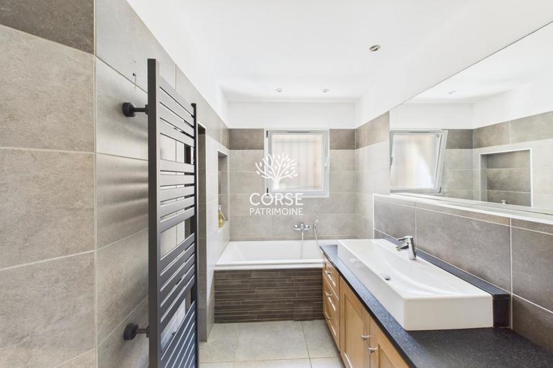 Villa - 220 m² - 8 pièces