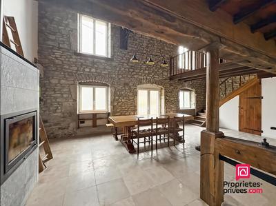 Maison - 260 m² - 6 pièces