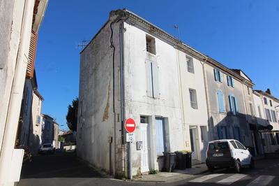 Appartement - 111 m² - 7 pièces