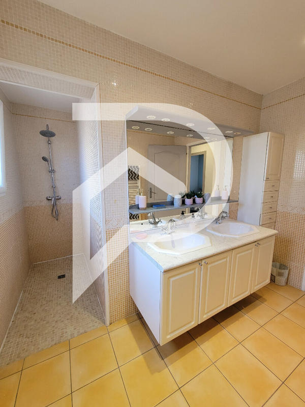 Villa - 170 m² - 6 pièces