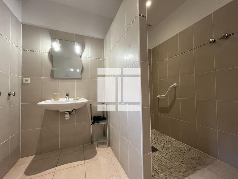 Propriété - 304 m² - 12 pièces