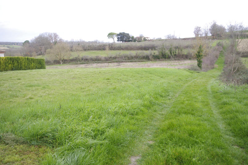 Terrain constructible - 1 068 m²