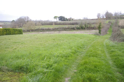 Terrain constructible - 1 068 m²