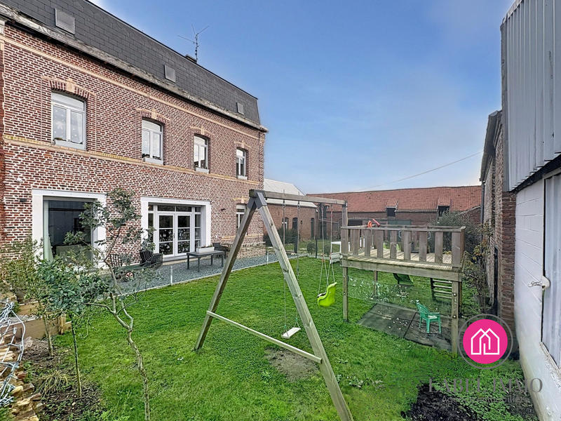 Maison - 250 m² - 10 pièces