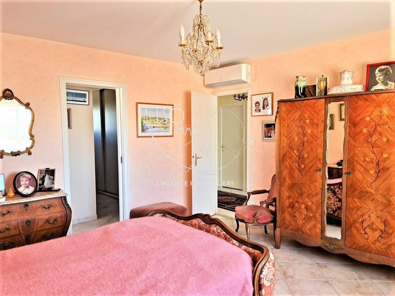Villa - 207 m² - 6 pièces