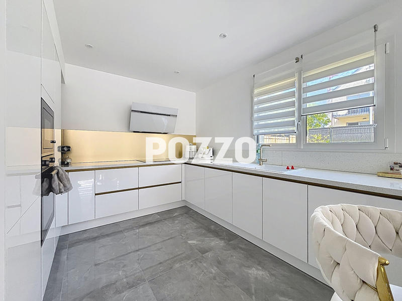 Maison - 139 m² - 6 pièces