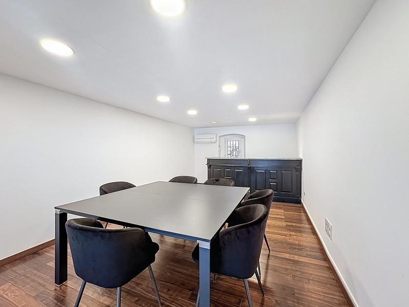 Local commercial - 76 m² - 4 pièces