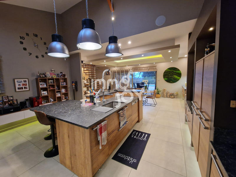 Villa - 268 m² - 7 pièces