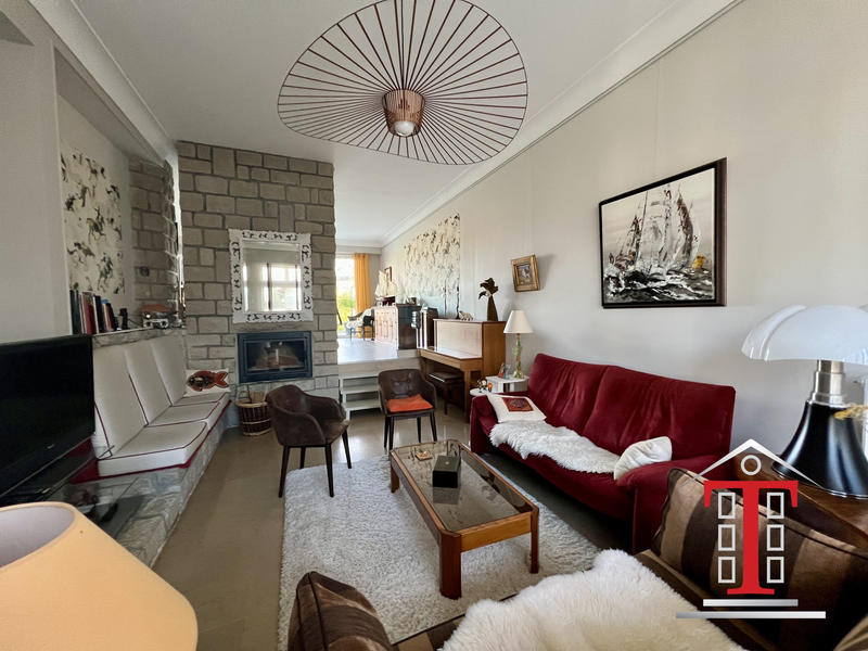 Maison - 180 m² - 7 pièces