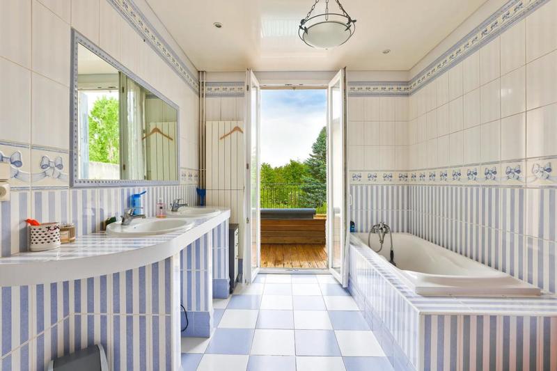 Maison - 200 m² - 7 pièces