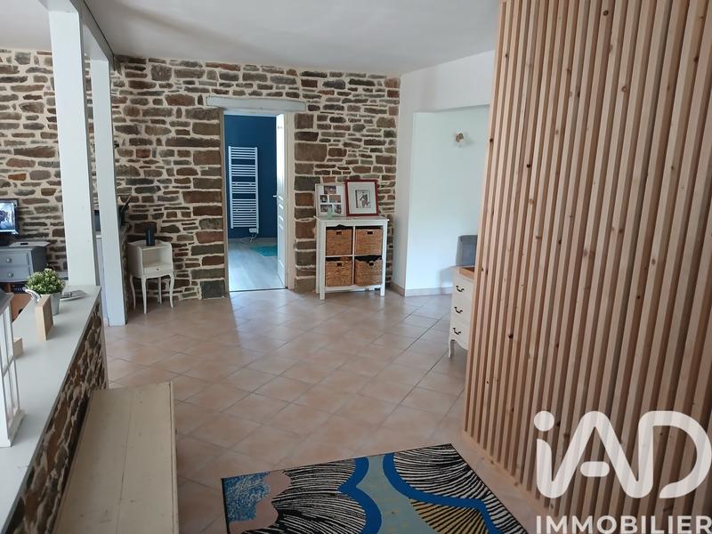 Maison - 240 m² - 8 pièces