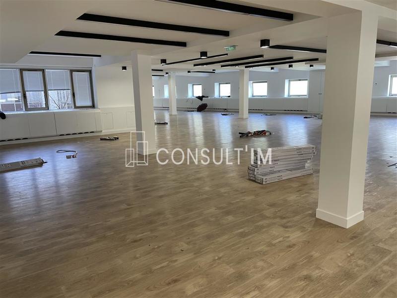 Bureau - 681 m²