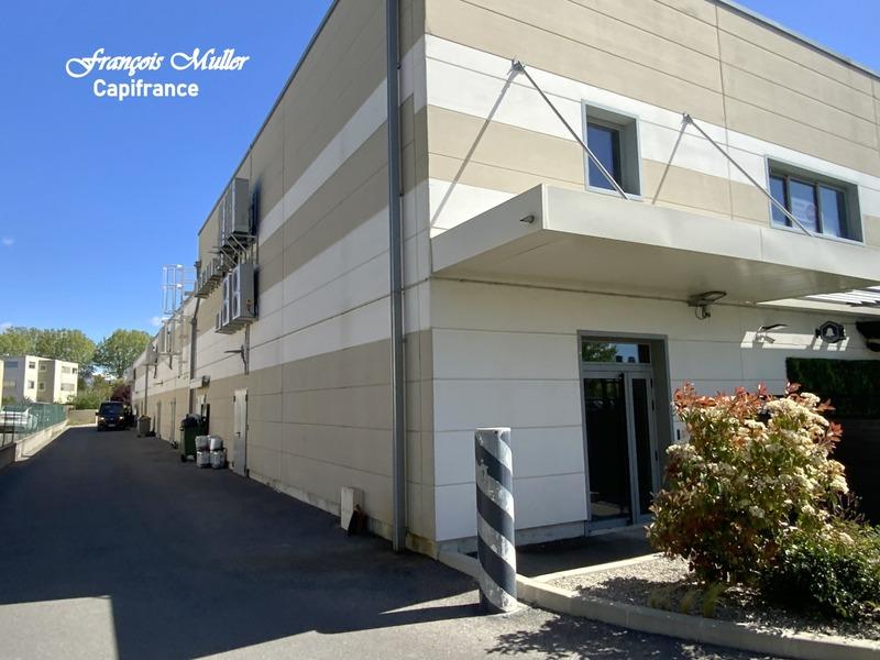 Local d'activité / Entrepôt - 360 m² - 6 pièces