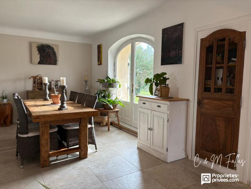 Maison - 205 m² - 9 pièces