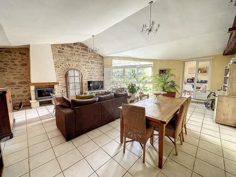 Maison - 223 m² - 7 pièces