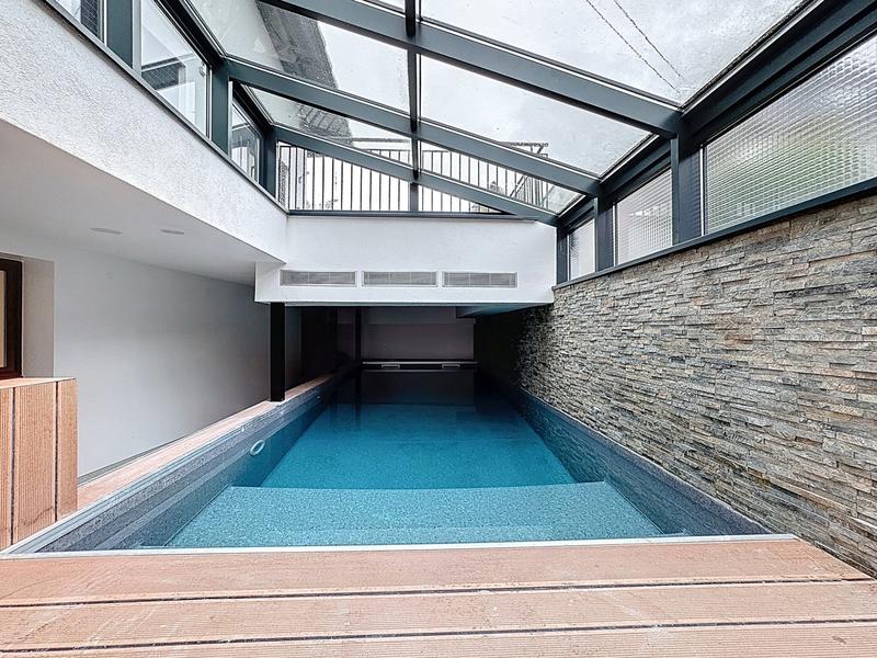 Maison - 196 m² - 8 pièces