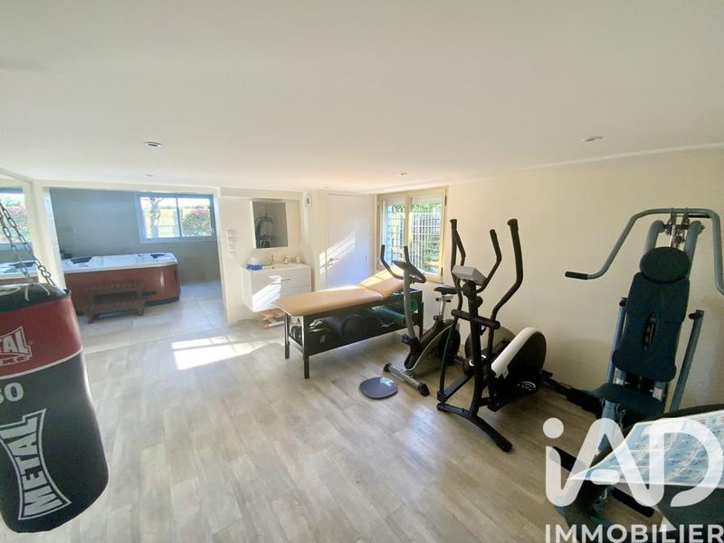 Maison - 525 m² - 12 pièces