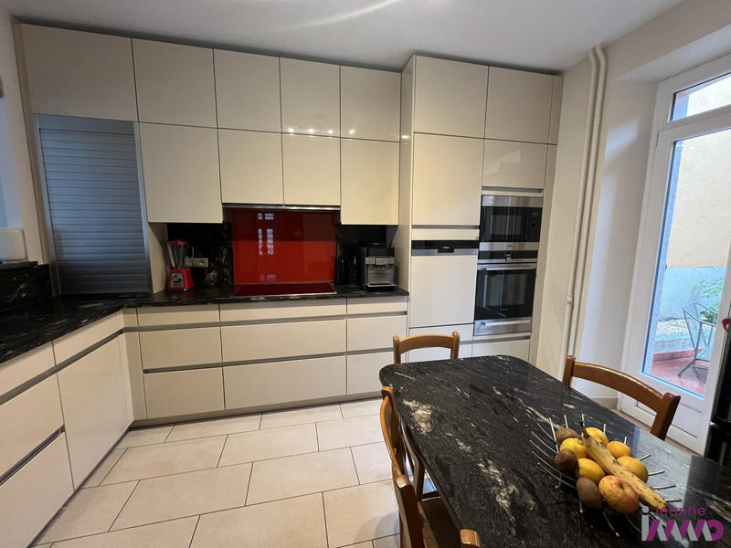 Maison - 200 m² - 8 pièces