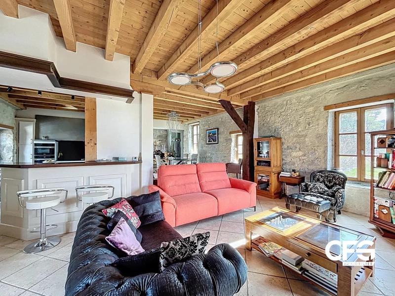 Maison - 228 m² - 7 pièces